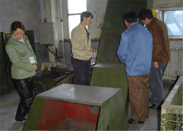 101.6節(jié)距刮板排屑機使用在剎車片公司車削車間切屑集中輸送現(xiàn)場